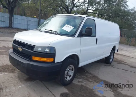 2018 Chevrolet Express 2500 Work Van z USA, uszkodzony, nr VIN 1GCWGAFP5J1260308